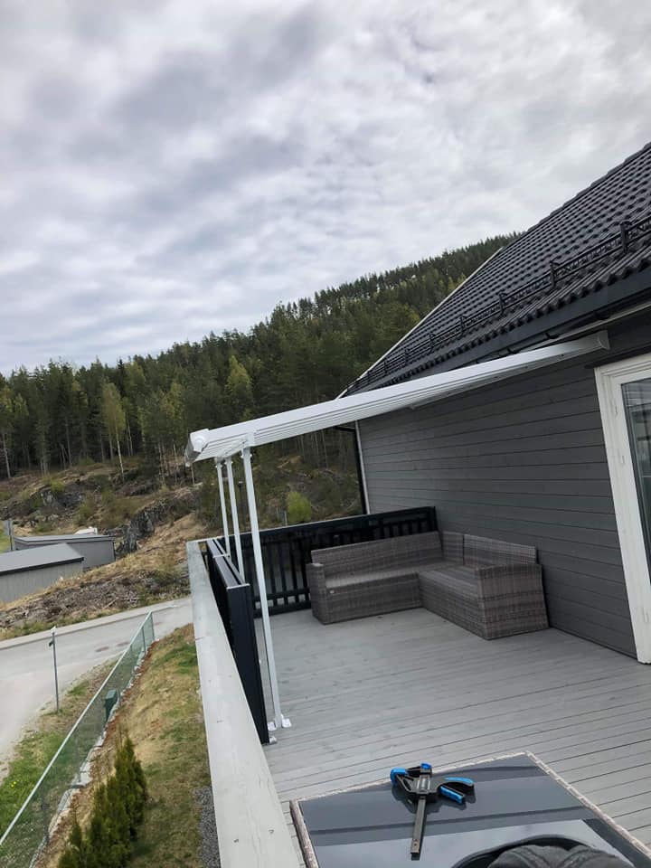 Montert terrassetak levert av All4Spas